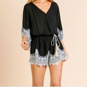 Umgee Lace V Neck Romper Playsuit Shorts Size M